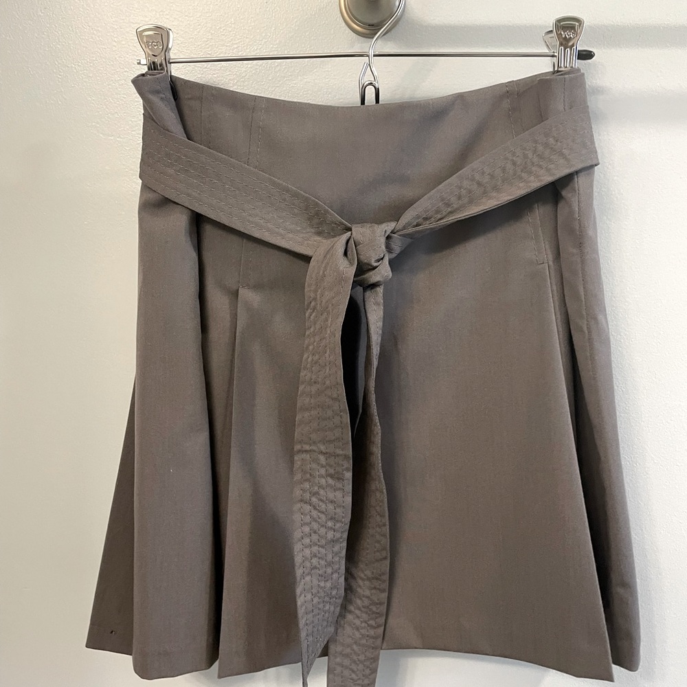 Limited pleated tie skirt, size 6